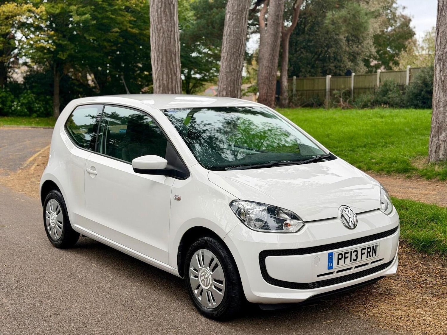 Used Volkswagen up! 2013 for sale - 76744131: Photo 2