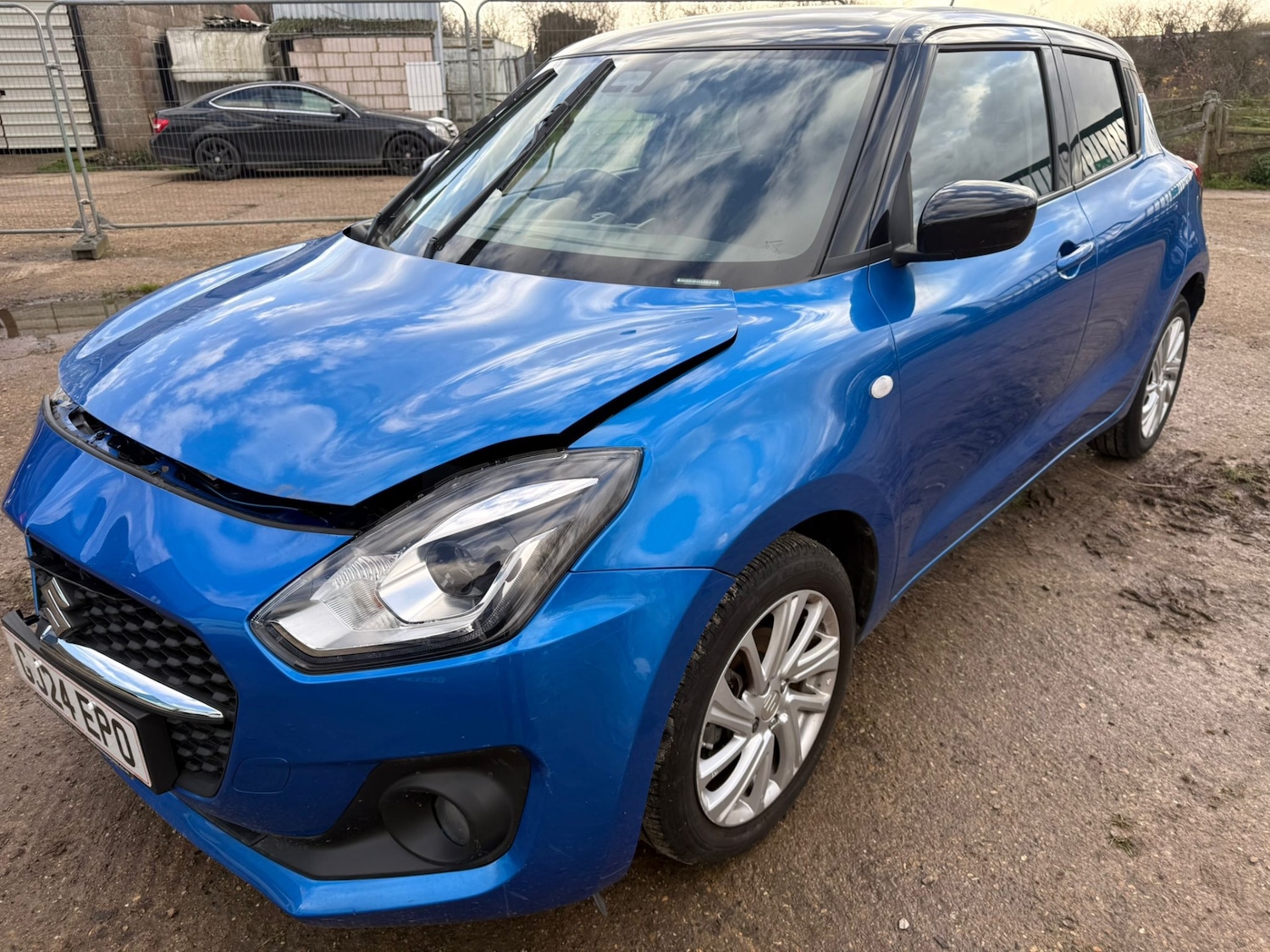 Used Suzuki Swift 2024 for sale - 76909027: Photo 1