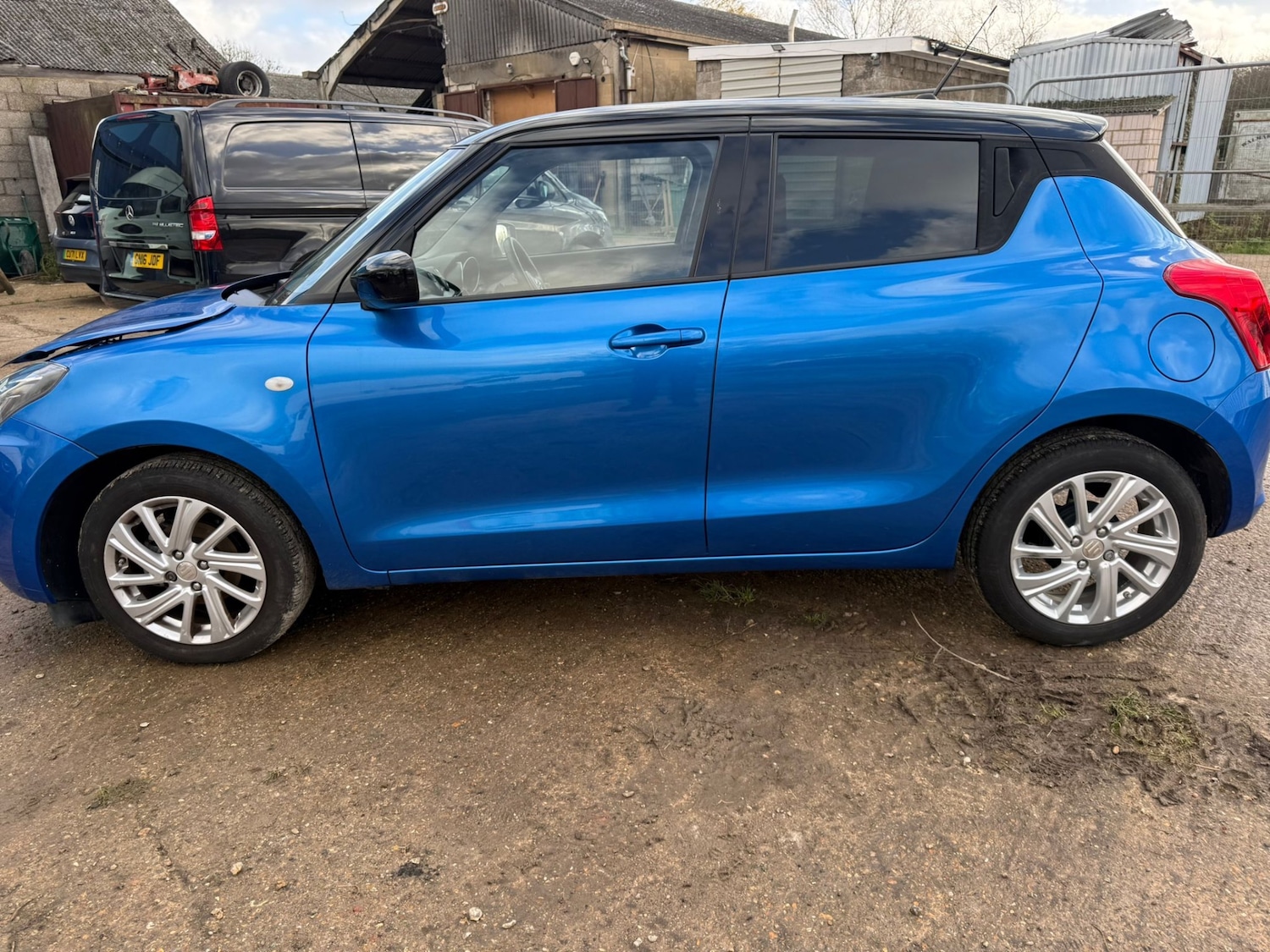 Used Suzuki Swift 2024 for sale - 76909027: Photo 2