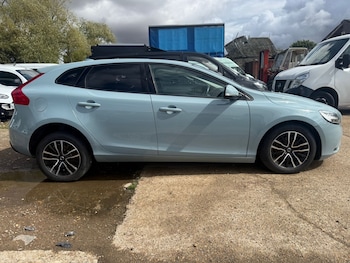 Used Volvo V40 2018 for sale - 75761606: Photo