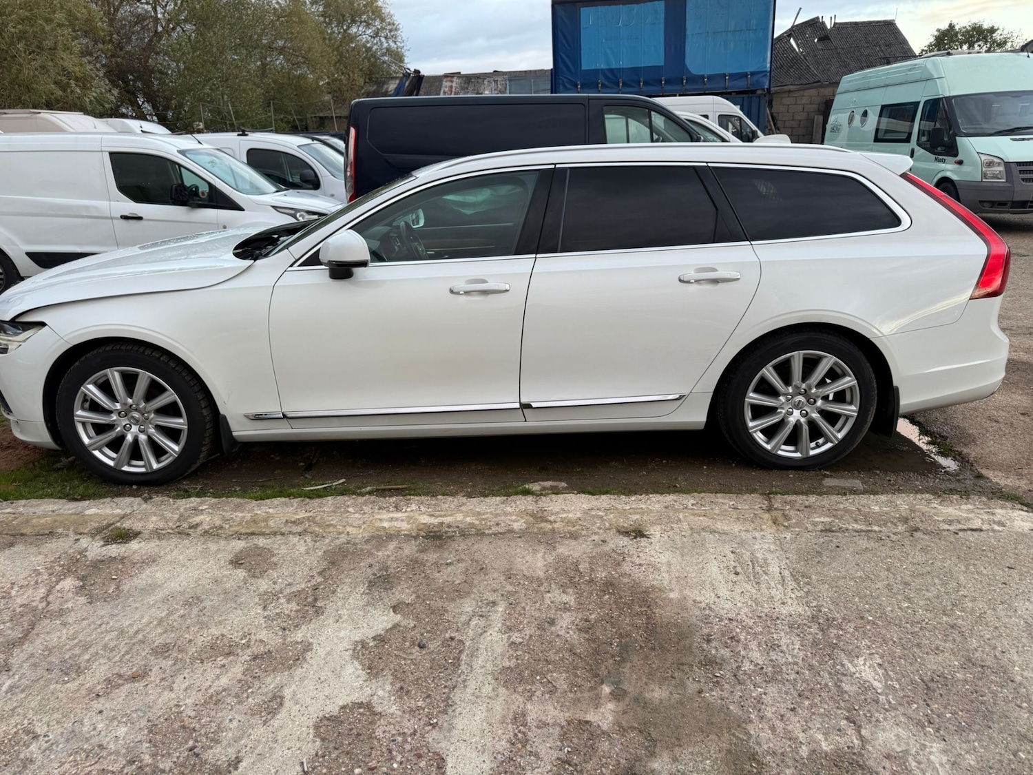 Used Volvo V90 2017 for sale - 76340124: Photo 2