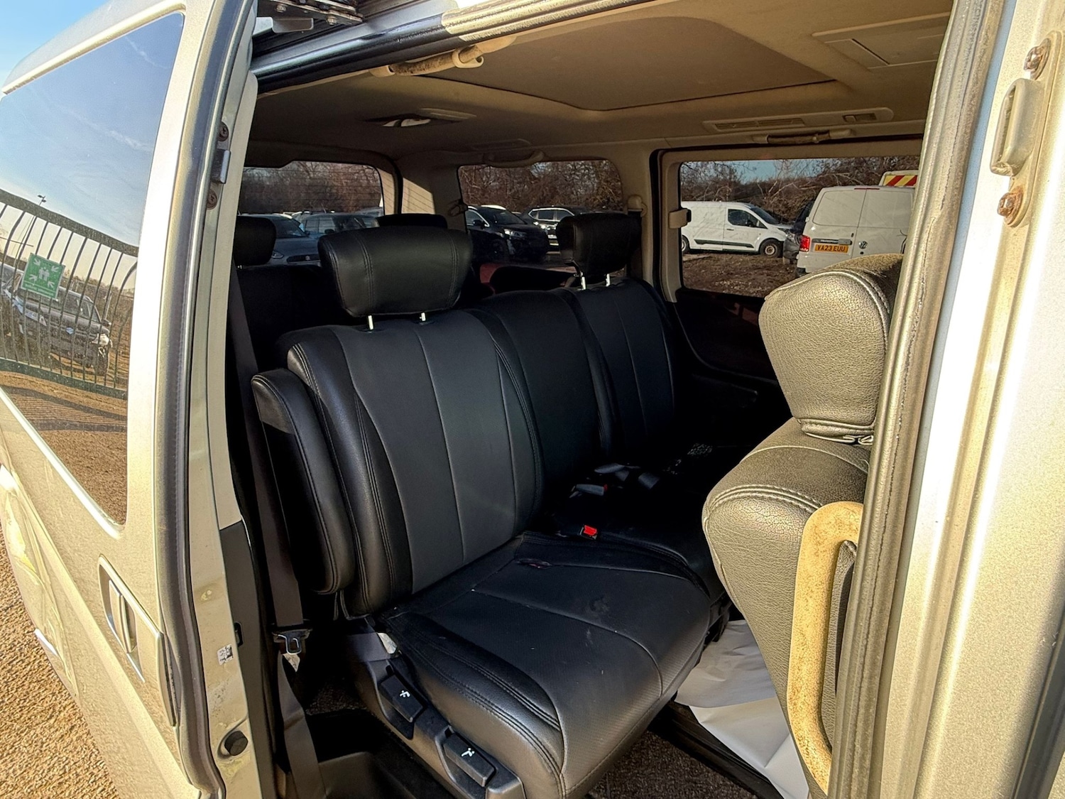 Used Nissan Elgrand 2018 for sale - 76963710: Photo 12