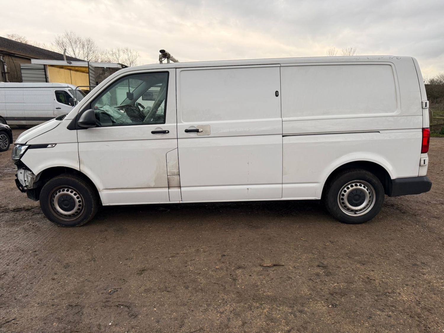 Used Volkswagen Transporter 2023 for sale - 76968661: Photo 2