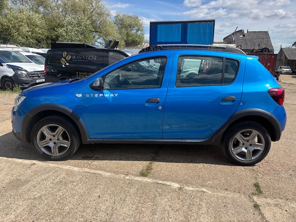 Used Dacia Sandero Stepway 2019 for sale - 75691849: Photo 2