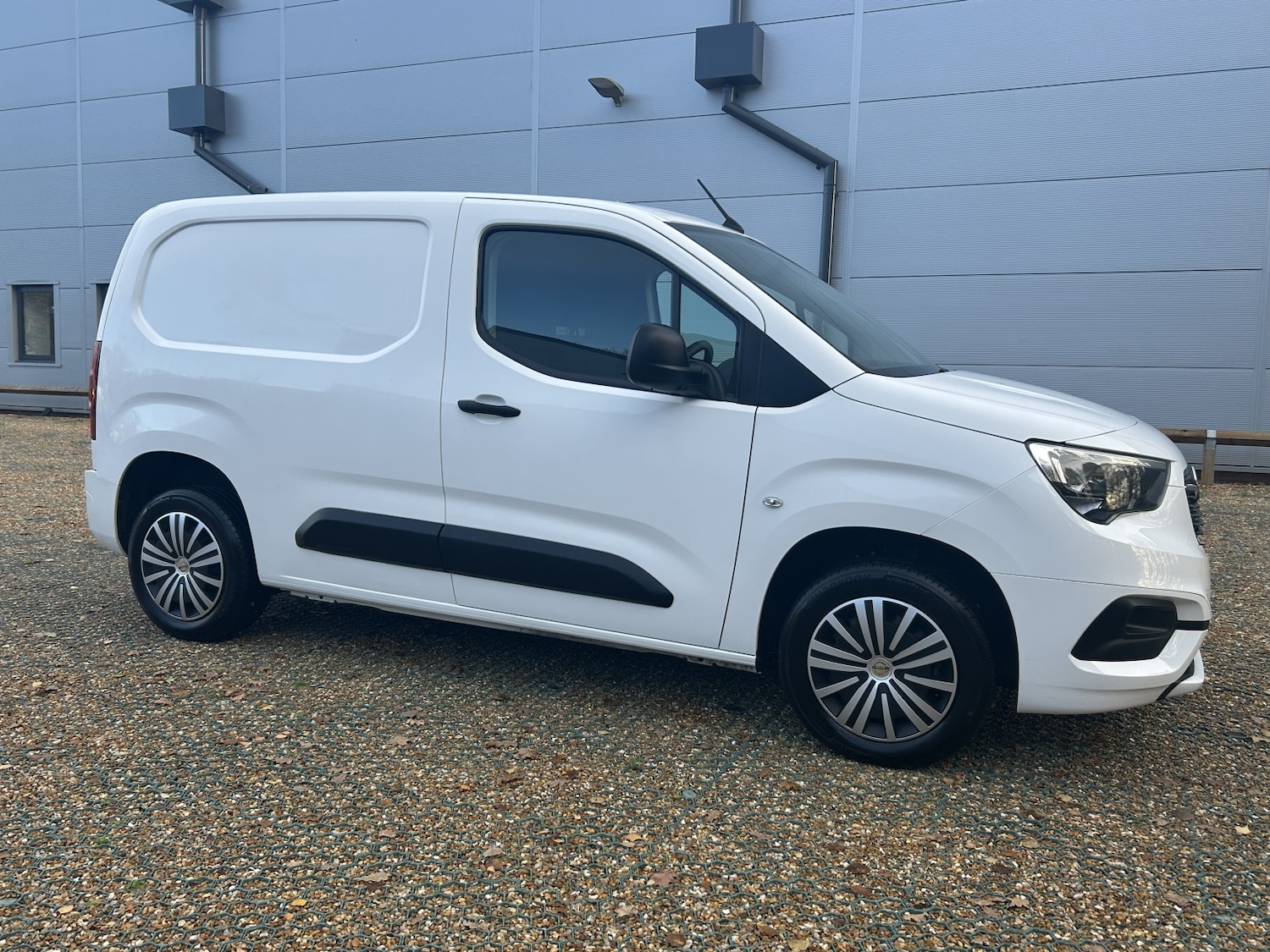Used Vauxhall Combo 2022 for sale - 76853519: Photo 2
