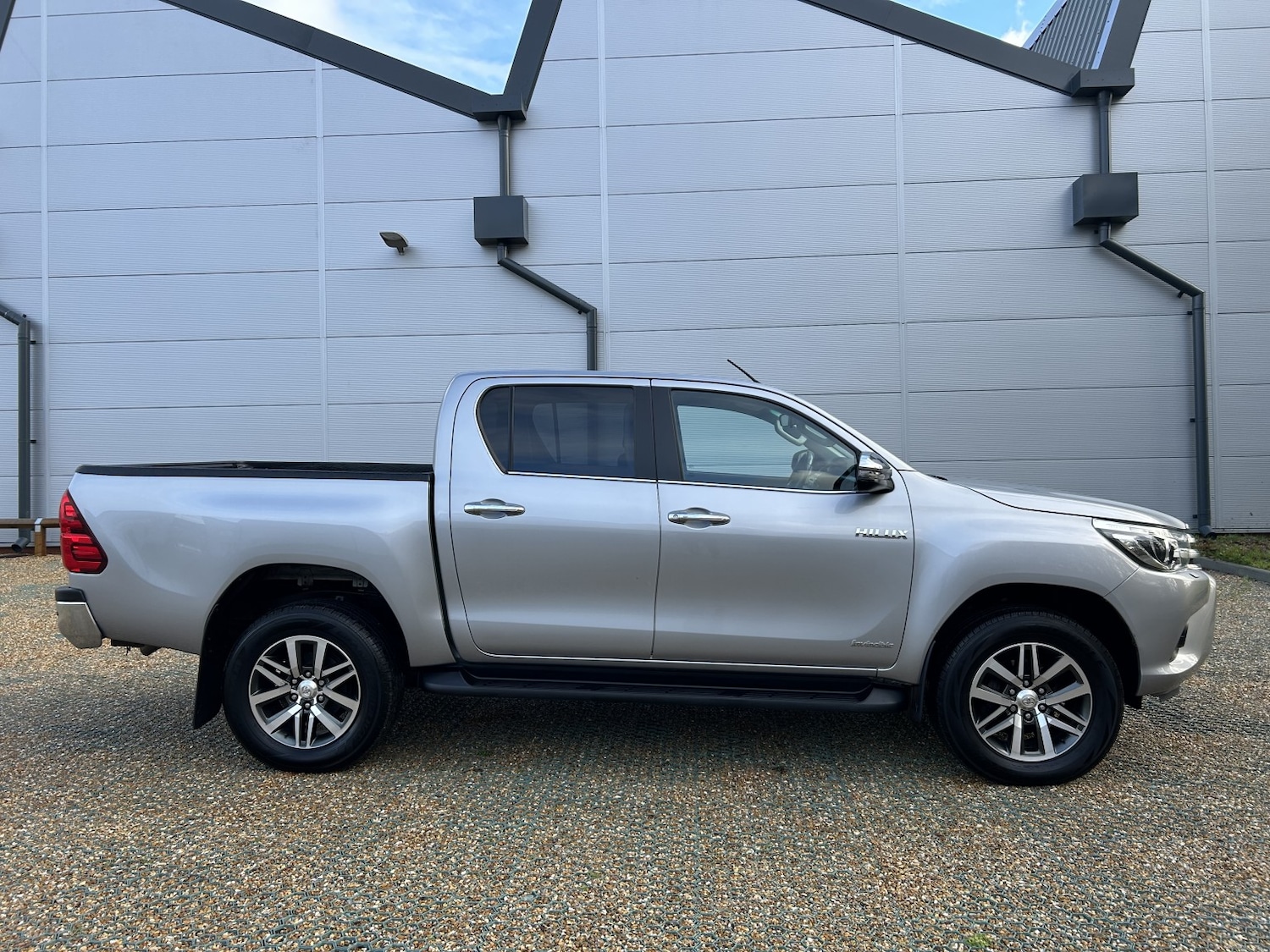 Used Toyota Hilux 2018 for sale - 77245288: Photo 3