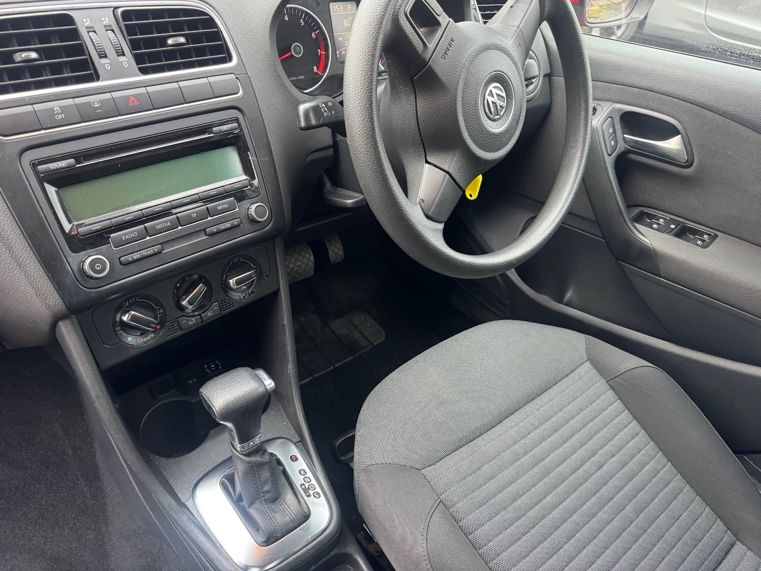 Used Volkswagen Polo 2010 for sale - 77364074: Photo 8