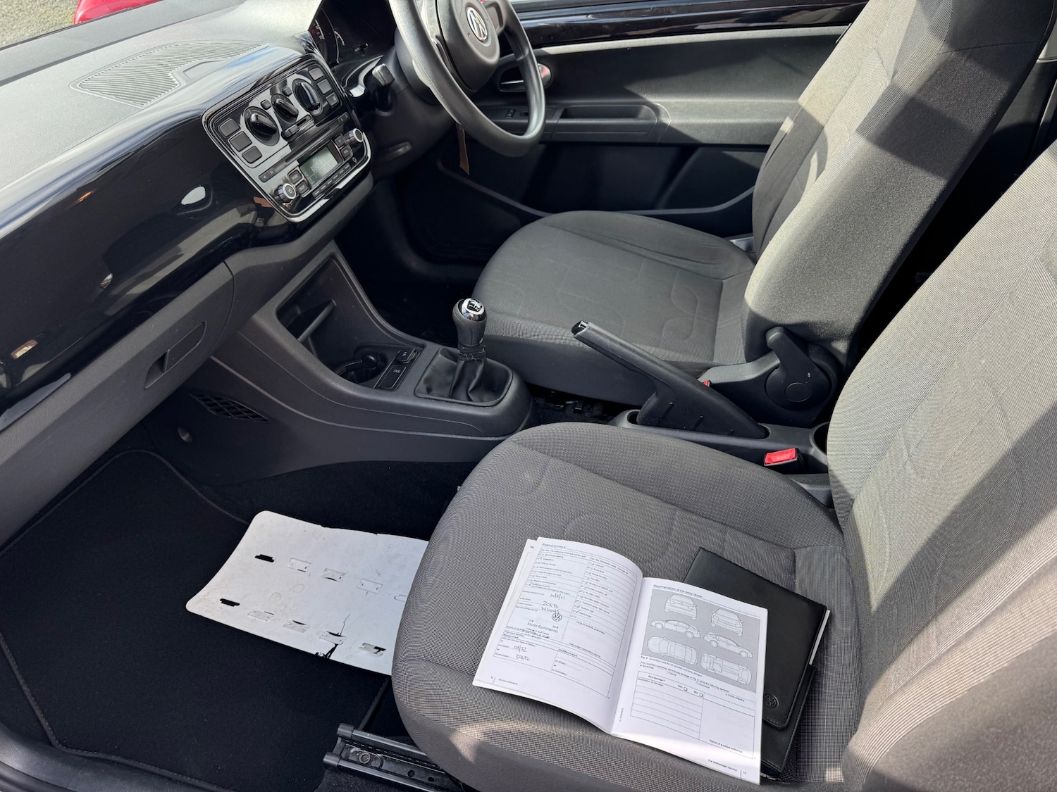 Used Volkswagen up! 2014 for sale - 76374828: Photo 3