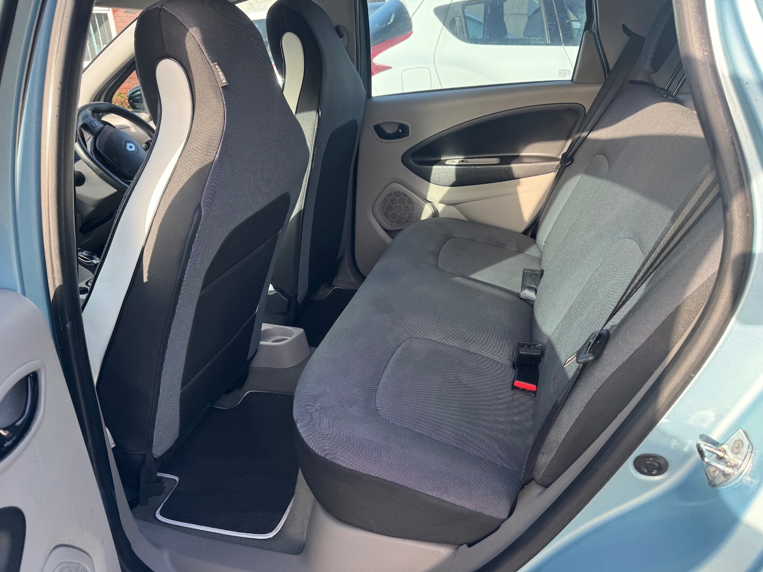 Used Renault Zoe 2015 for sale - 77233690: Photo 5