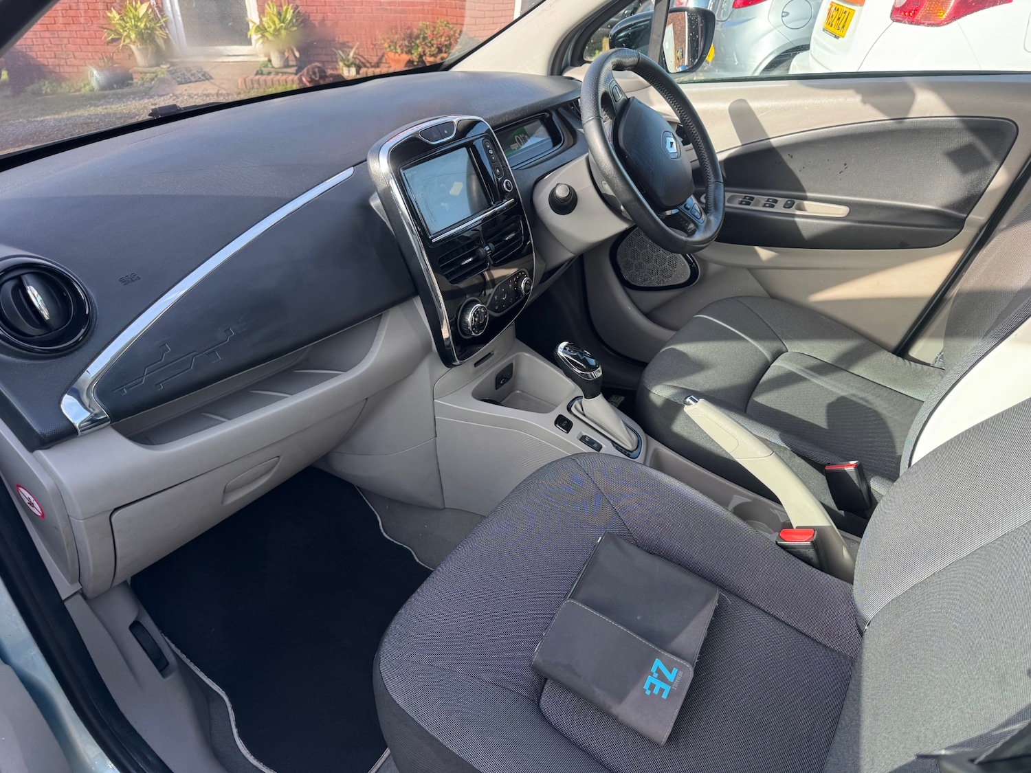 Used Renault Zoe 2015 for sale - 77233690: Photo 6