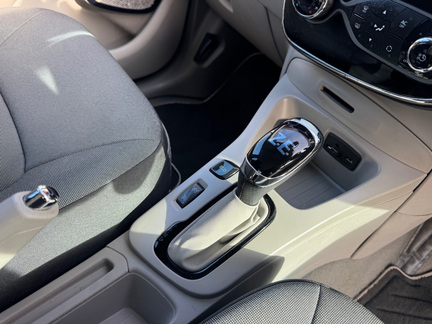 Used Renault Zoe 2015 for sale - 77233690: Photo 9