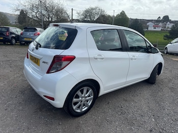 Used Toyota Yaris 2014 for sale - 78176174: Photo