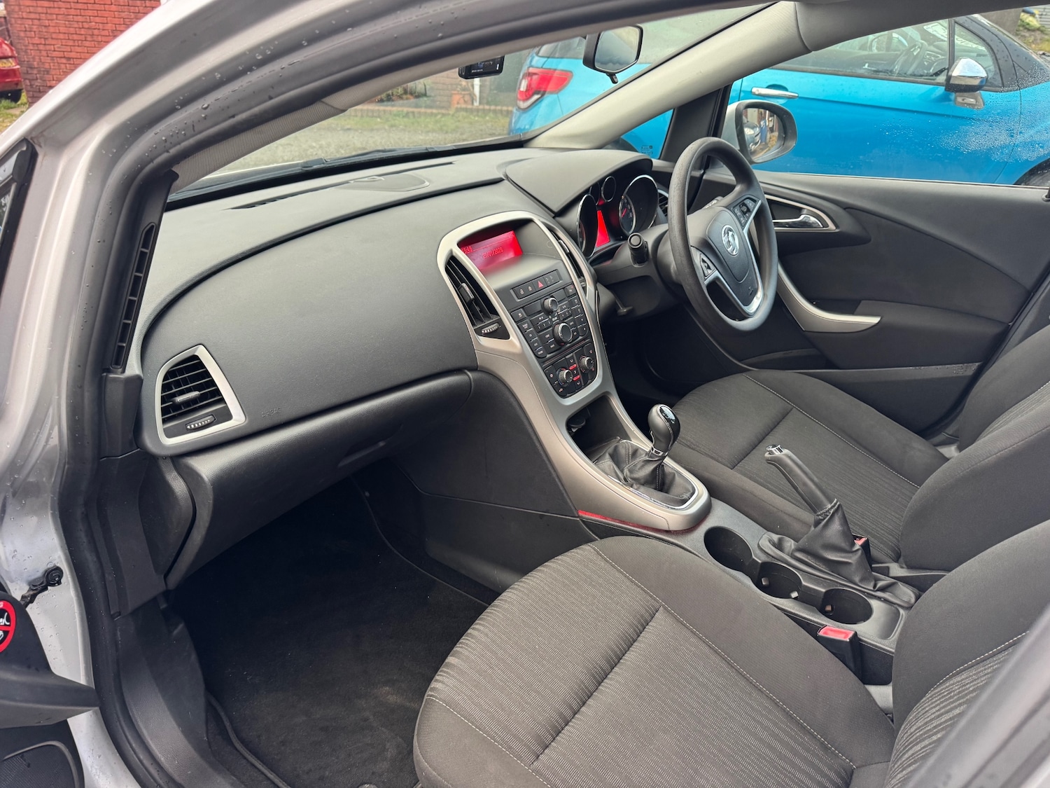 Used Vauxhall Astra 2011 for sale - 77324708: Photo 3