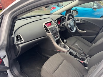 Used Vauxhall Astra 2011 for sale - 77324708: Photo