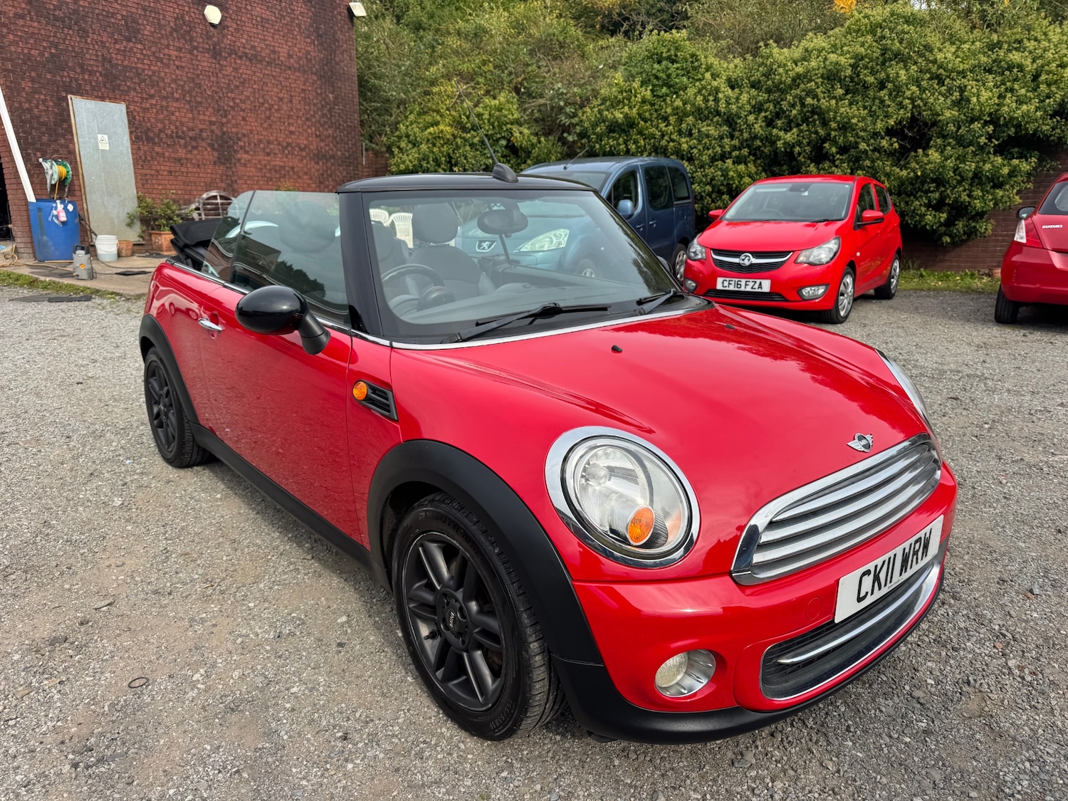 Used MINI Convertible 2011 for sale - 76144168: Photo 11