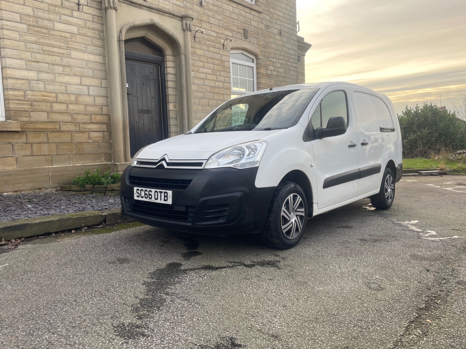 Used Citroen Berlingo 2017 for sale - 76651330: Photo 2