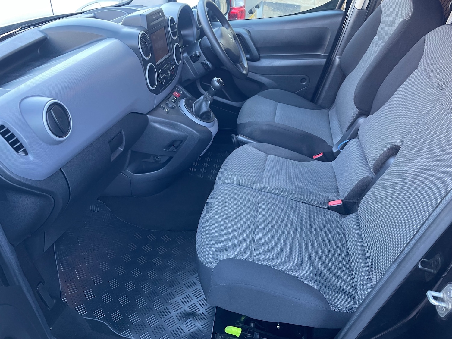 Used Peugeot Partner 2018 for sale - 77136143: Photo 29