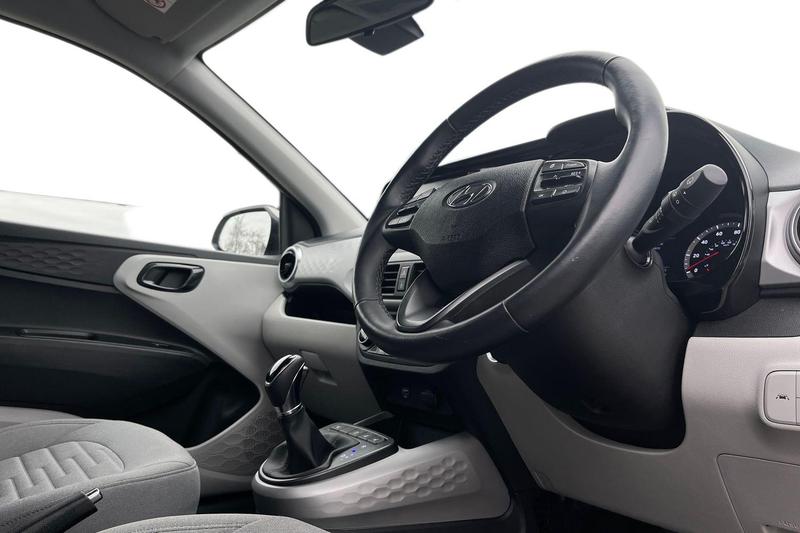 Used Hyundai i10 2023 for sale - 77641433: Photo 9