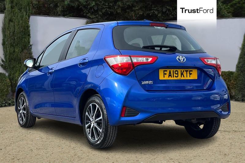 Used Toyota Yaris 2019 for sale - 77910324: Photo 2