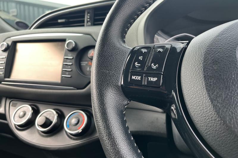 Used Toyota Yaris 2019 for sale - 77910324: Photo 35