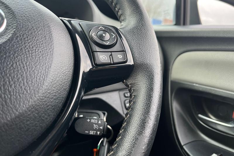 Used Toyota Yaris 2019 for sale - 77910324: Photo 36