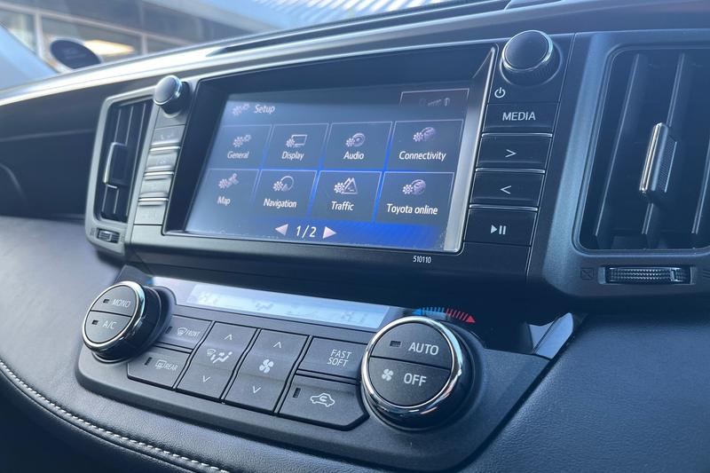 Used Toyota RAV4 2018 for sale - 77306943: Photo 28