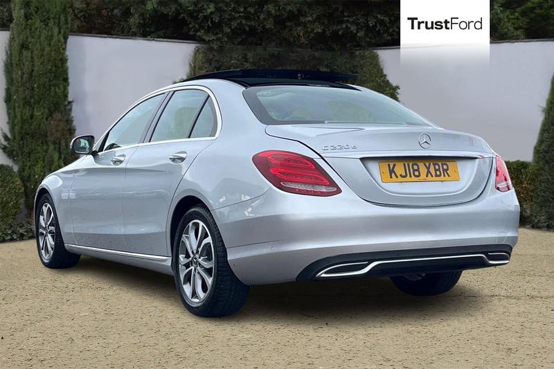 Used Mercedes-Benz C Class 2018 for sale - 76355589: Photo 2