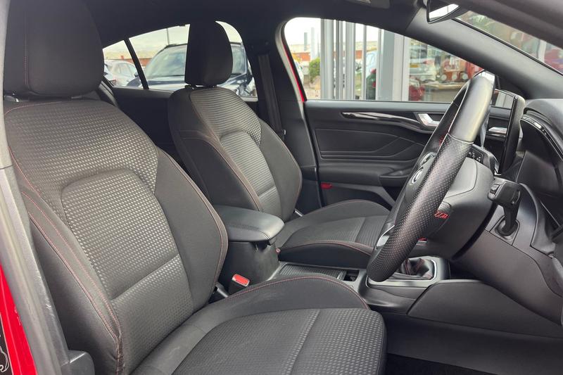 Used Ford Focus 2023 for sale - 76139585: Photo 17