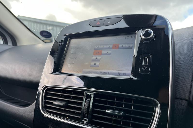 Used Renault Clio 2016 for sale - 75922519: Photo 31