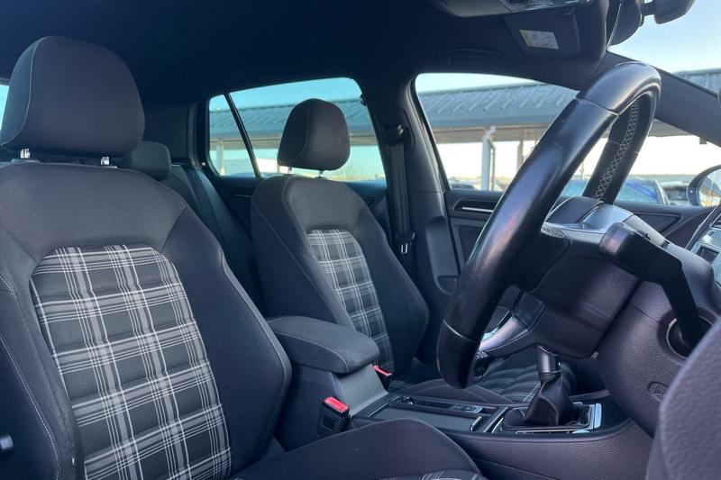 Used Volkswagen Golf 2016 for sale - 77088129: Photo 17