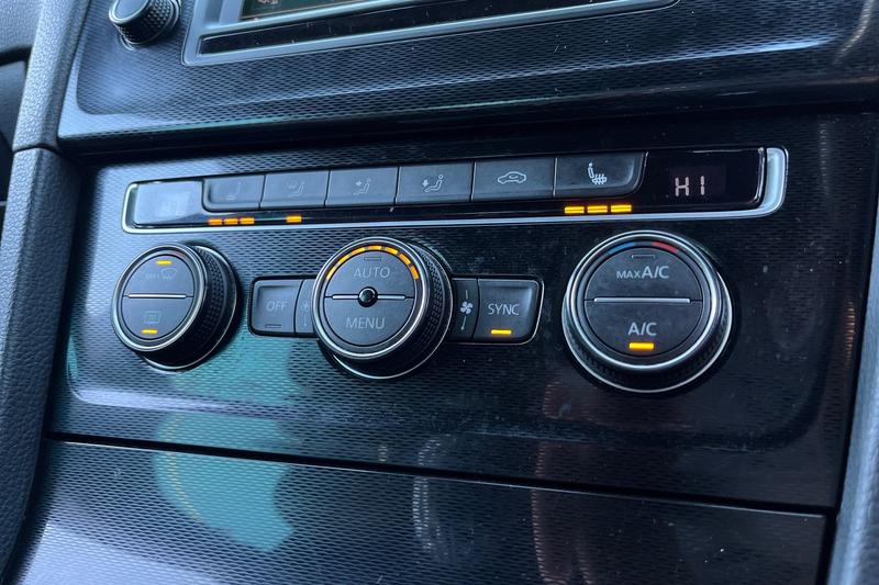 Used Volkswagen Golf 2016 for sale - 77088129: Photo 33