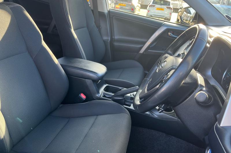 Used Toyota RAV4 2018 for sale - 76782193: Photo 18