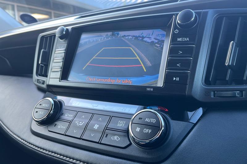 Used Toyota RAV4 2018 for sale - 76782193: Photo 30