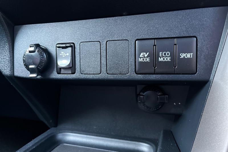 Used Toyota RAV4 2018 for sale - 76782193: Photo 32