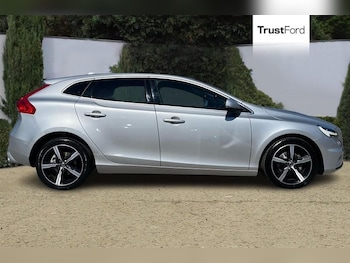 Used Volvo V40 2019 for sale - 78376955: Photo