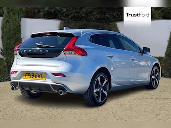 Used Volvo V40 2019 for sale - 78376955: Photo