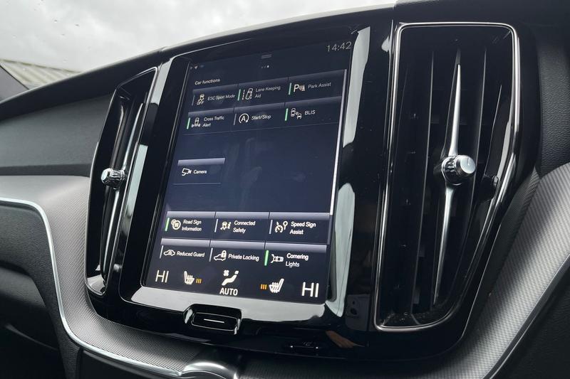 Used Volvo XC60 2018 for sale - 76772730: Photo 28