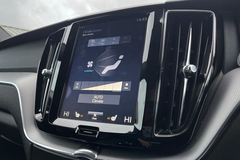 Used Volvo XC60 2018 for sale - 76772730: Photo 30