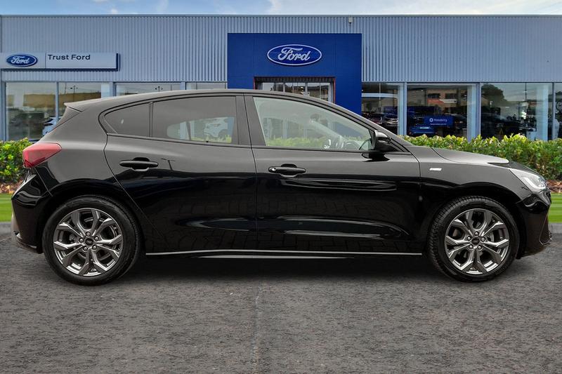 Used Ford Focus 2023 for sale - 77935002: Photo 3