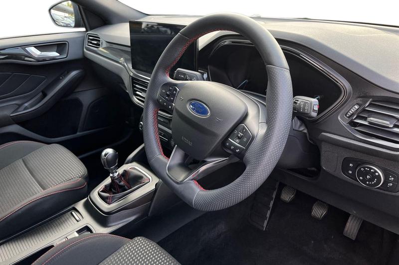 Used Ford Focus 2023 for sale - 76142570: Photo 9