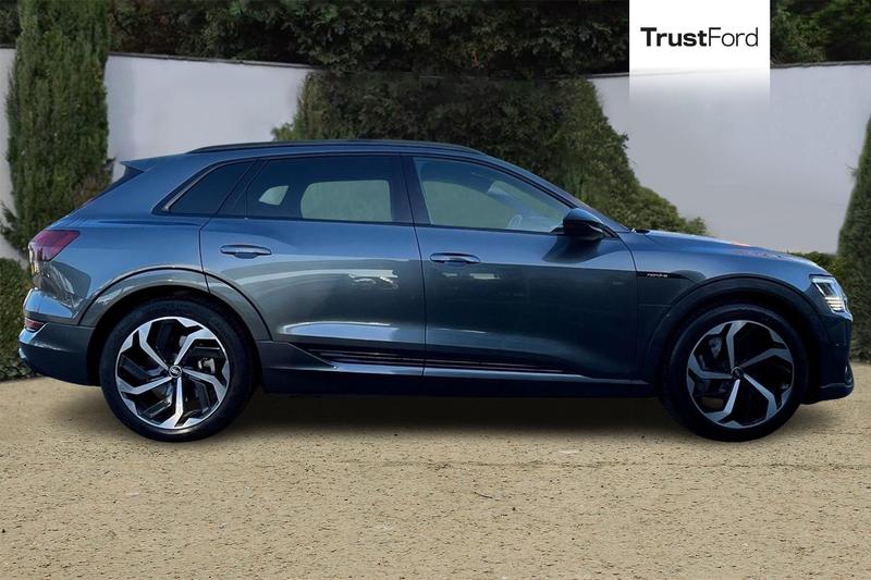 Used Audi e-tron 2021 for sale - 76782209: Photo 3