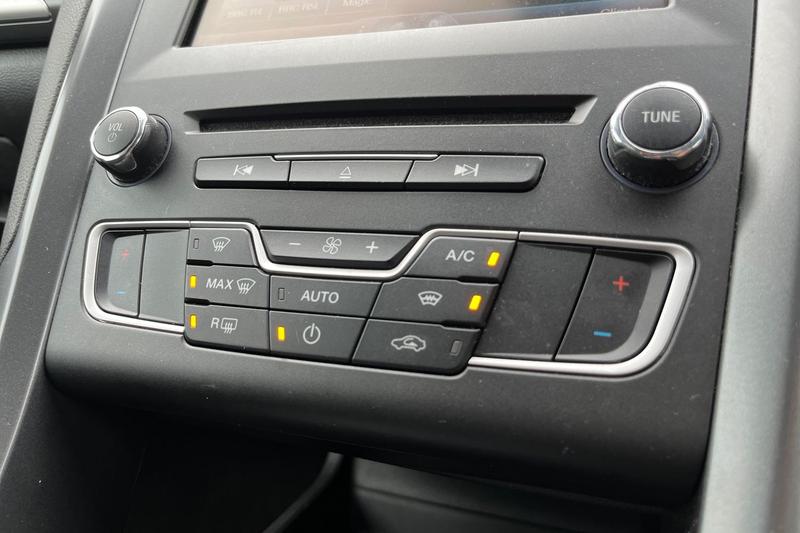 Used Ford Mondeo 2016 for sale - 76222664: Photo 32