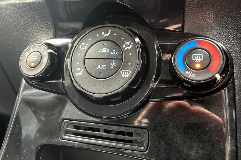 Used Ford Fiesta 2017 for sale - 77613653: Photo 33