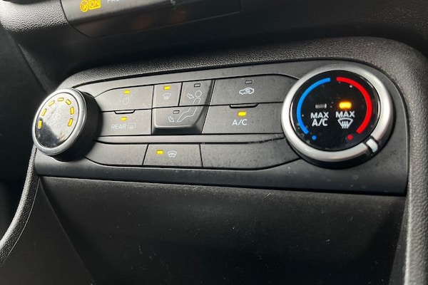 Used Ford Fiesta 2018 for sale - 76222564: Photo 32