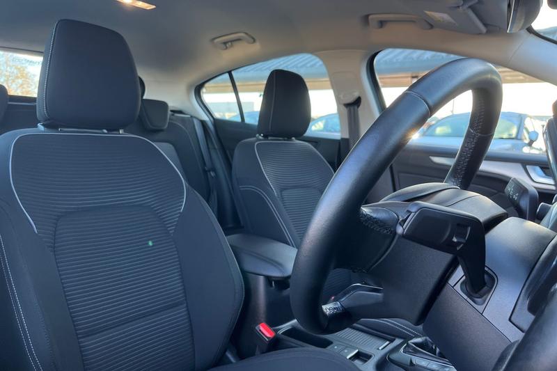 Used Ford Focus 2020 for sale - 76803423: Photo 17