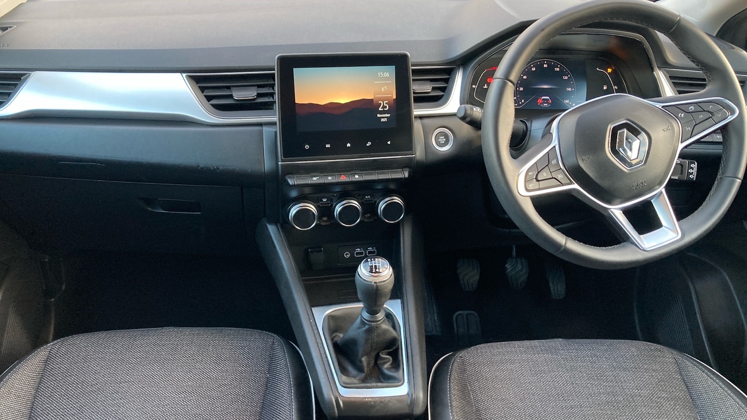 Used Renault Captur 2023 for sale - 76904892: Photo 10