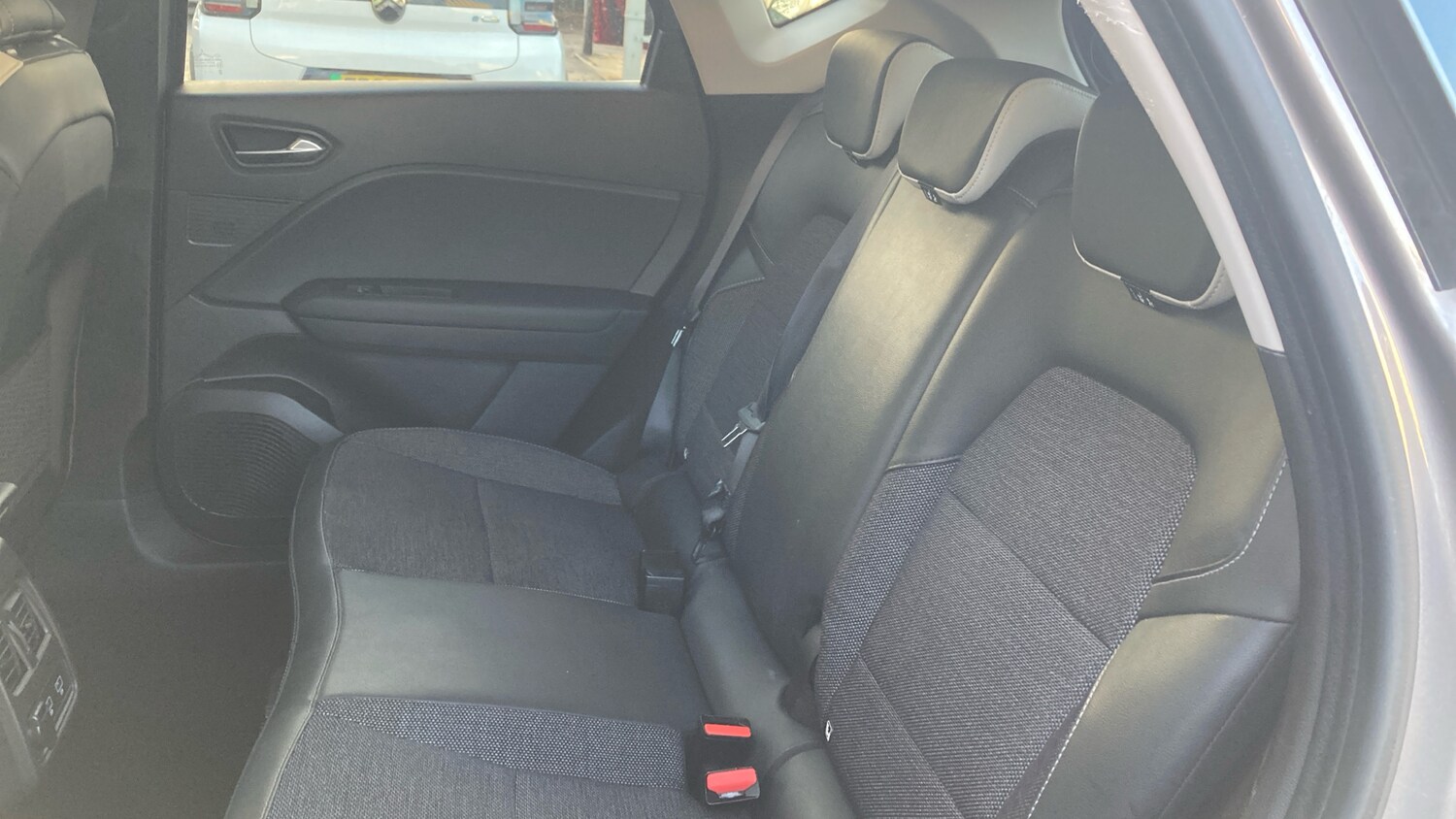 Used Renault Captur 2023 for sale - 76904892: Photo 16