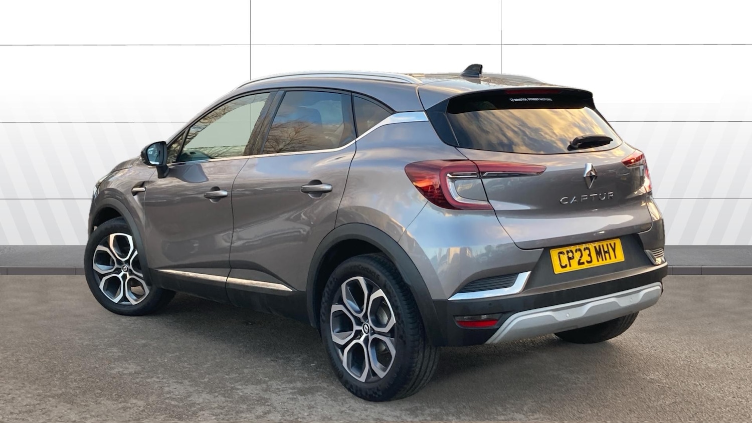 Used Renault Captur 2023 for sale - 76904892: Photo 2