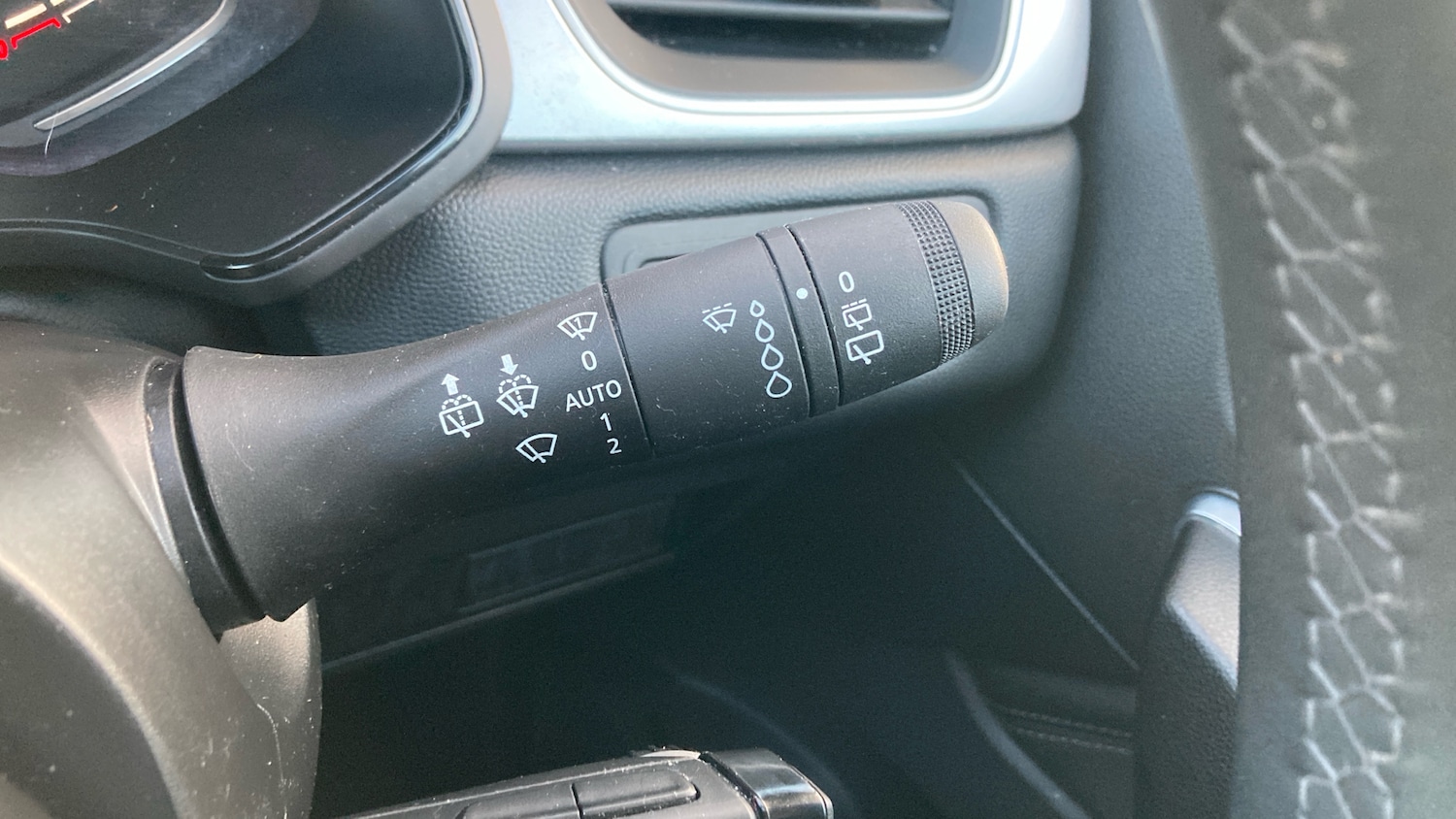 Used Renault Captur 2023 for sale - 76904892: Photo 30