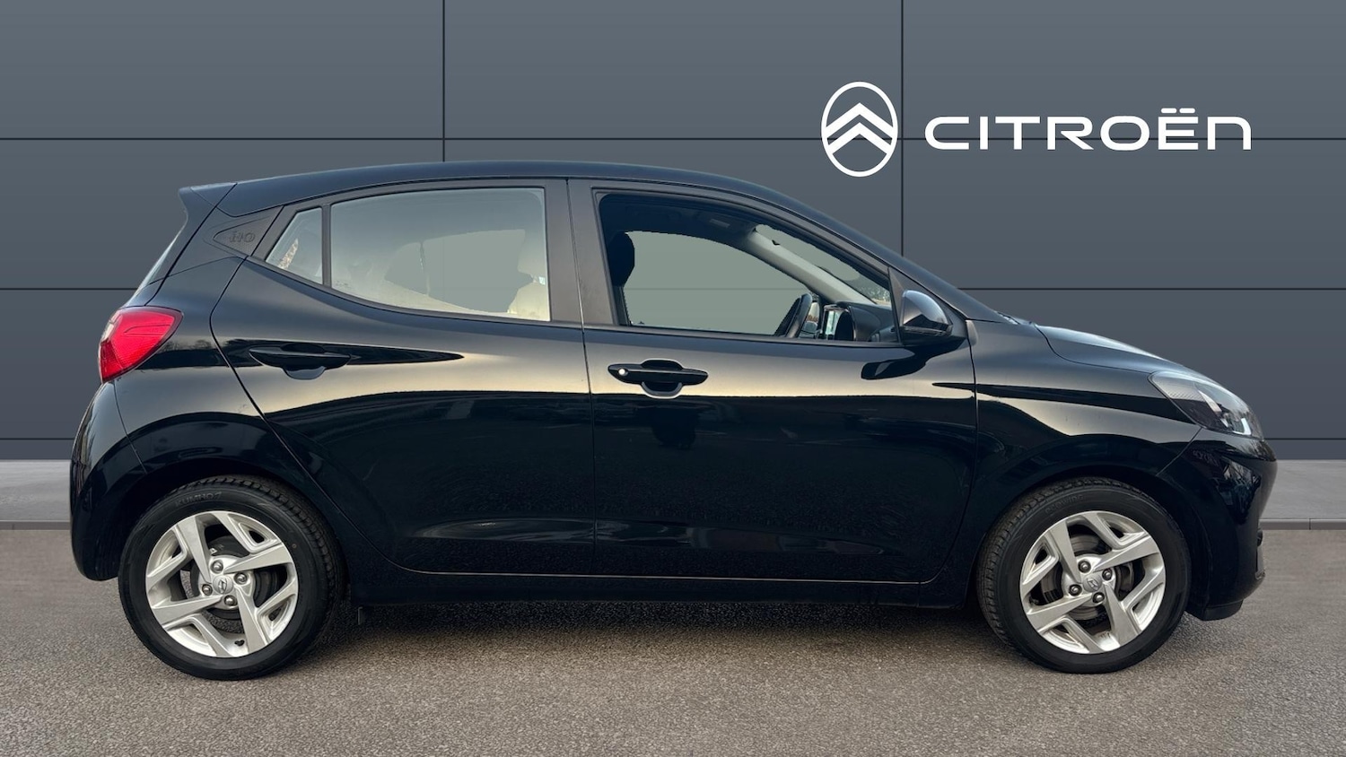 Used Hyundai i10 2022 for sale - 77803572: Photo 5